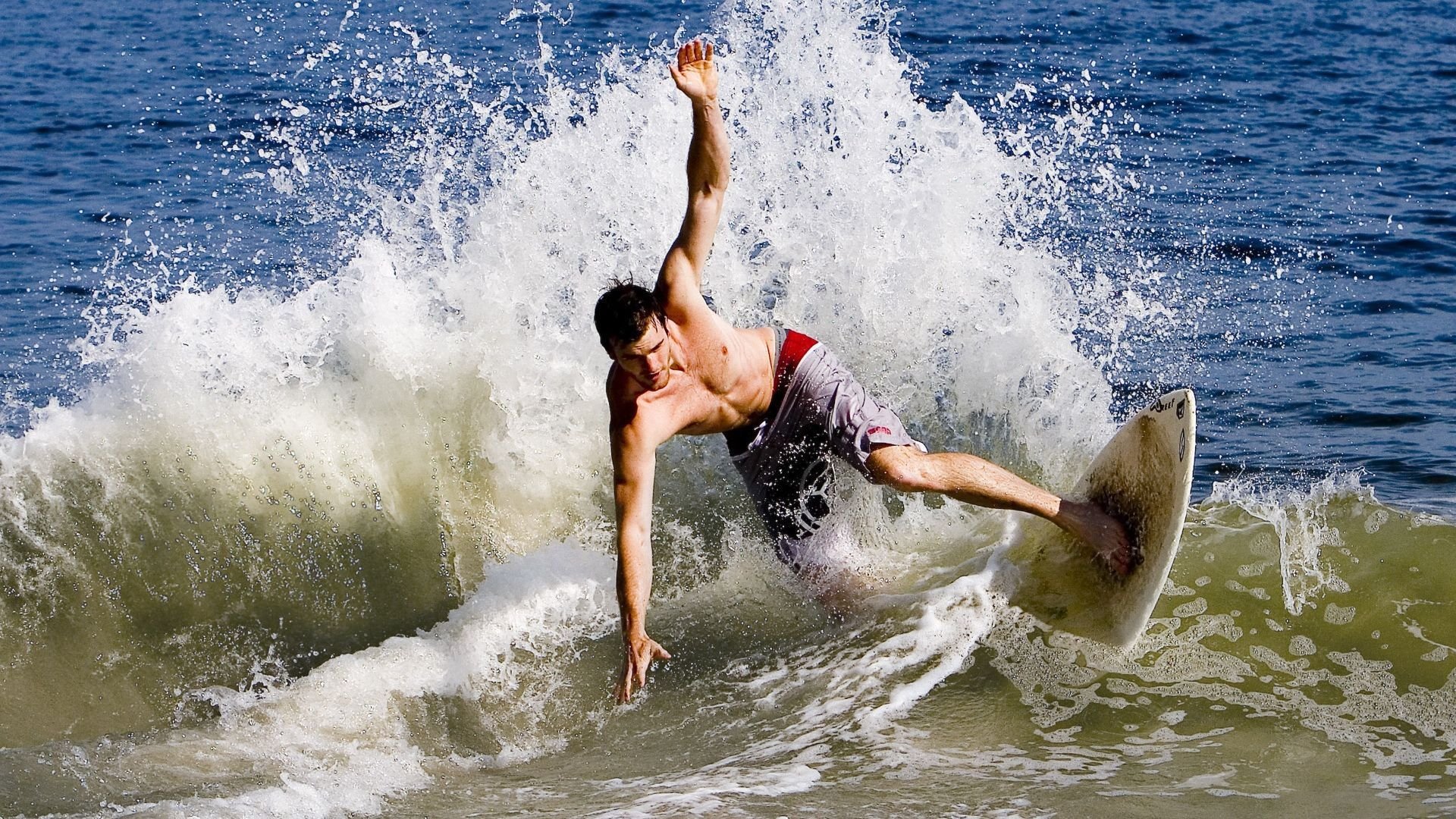 《PUBGMobile》“终极星际”线上大赛燃爆全场，极限操作震撼未来战场！